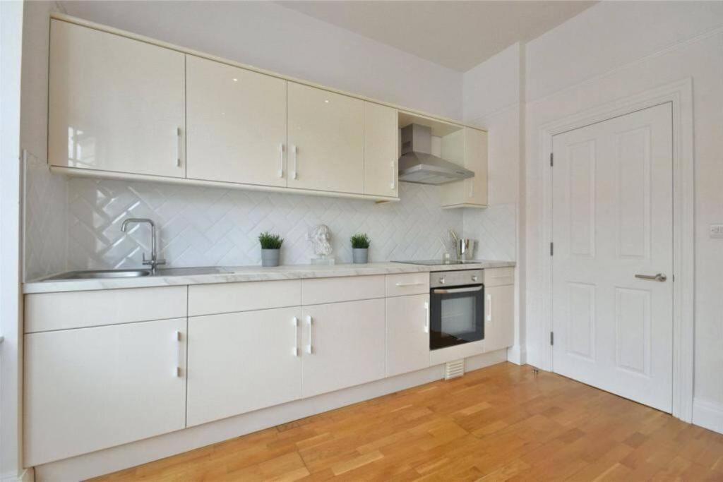 Luxury 3 Bed Apartment - Huge Outdoor Terrace & Amazing Transport Links Londyn Zewnętrze zdjęcie