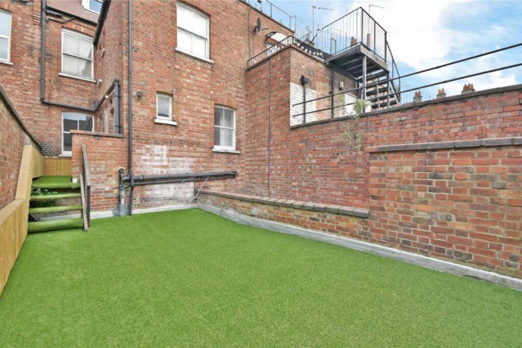 Luxury 3 Bed Apartment - Huge Outdoor Terrace & Amazing Transport Links Londyn Zewnętrze zdjęcie